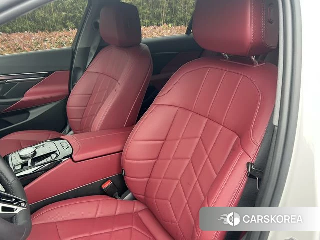 BMW 5 series 2025 Белый из Китая, фото 5