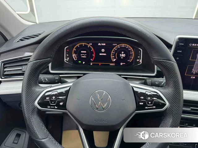 Volkswagen Tiguan L 2022 Серебристо-серый из Китая, фото 5