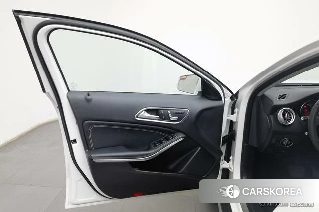 Mercedes-Benz GLA 2018 Белый из Китая, фото 5