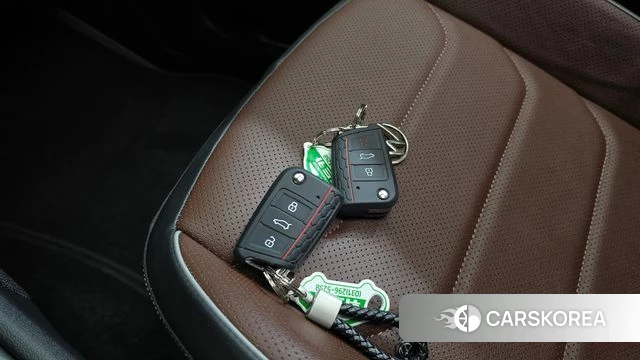 Volkswagen Tiguan Allspace 2024 Белый из Кореи, фото 5