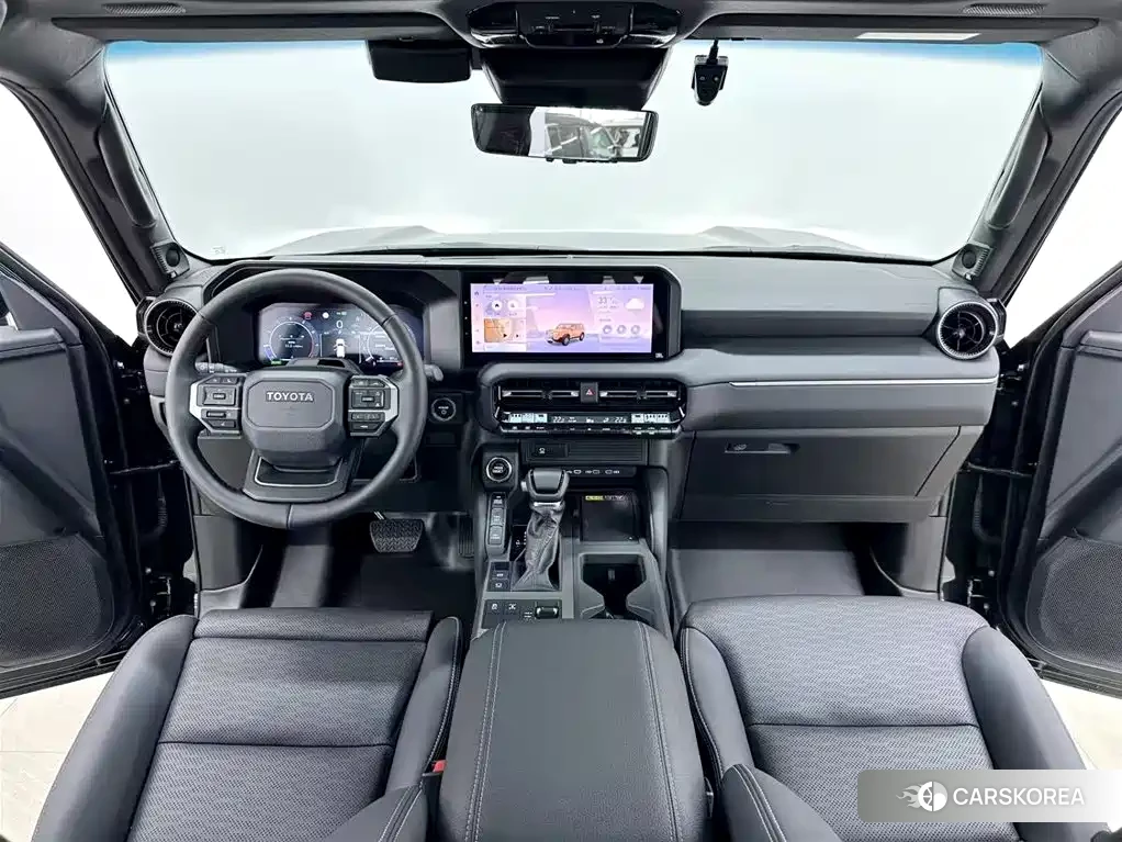 Toyota Land Cruiser 2026 Черный из Китая, фото 5