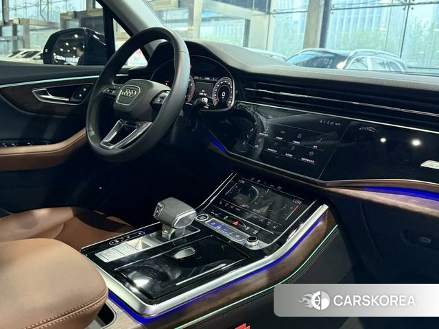 Audi Q7 2023 Черный из Китая, фото 5