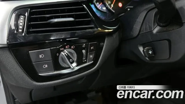 BMW 5 Series (G30) 2018 Серебристо-серый из Кореи, фото 5