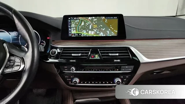 BMW 5 Series (G30) 2018 Белый из Кореи, фото 5