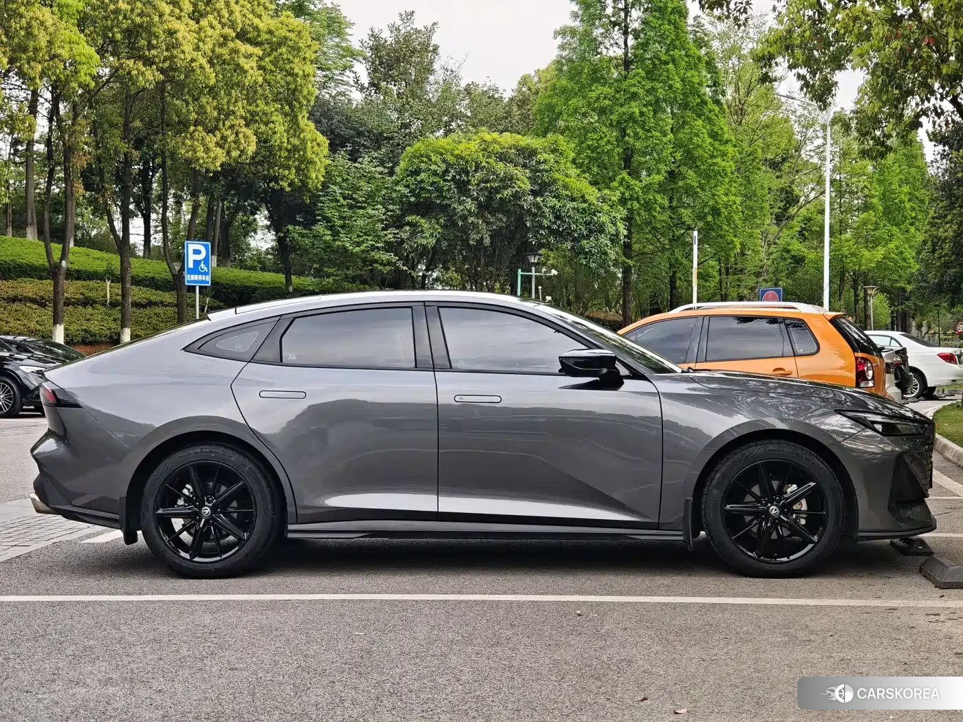 Chang'an UNI-V 2023 Silver/gray из Китая, фото 6