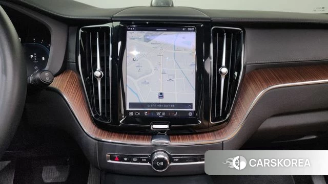 Volvo XC60 second Generation 2023 Белый из Кореи, фото 5