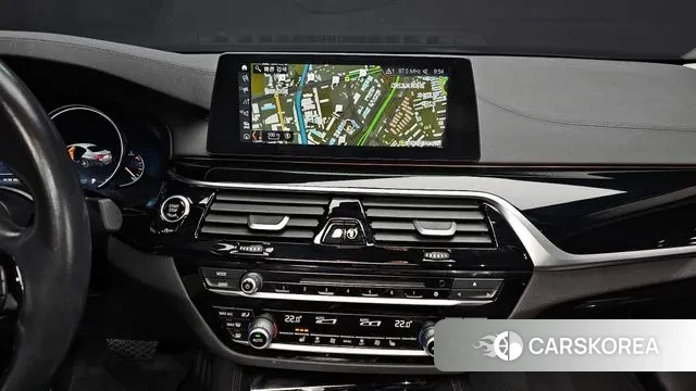 BMW 5 Series (G30) 2018 Белый из Кореи, фото 5