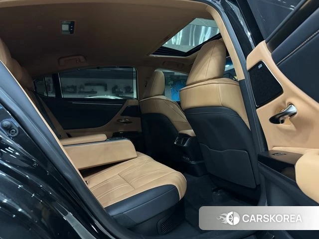 Lexus ES300h 7th generation 2024 Черный из Кореи, фото 5
