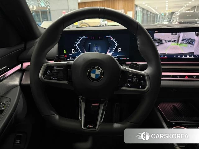 BMW 5 Series (G60) 2025 Черный из Кореи, фото 5
