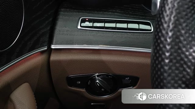 Mercedes-Benz E-Class W213 2018 Серебряный из Кореи, фото 5