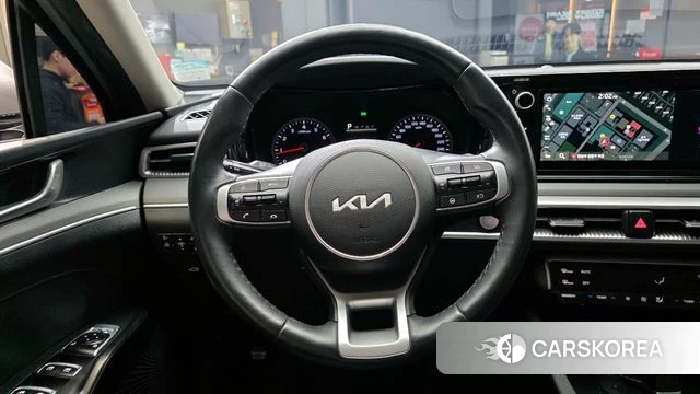 Kia K5 3rd generation 2023 Серебристо-серый из Кореи, фото 5