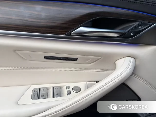 BMW 5 Series (G30) 2020 Белый из Кореи, фото 5