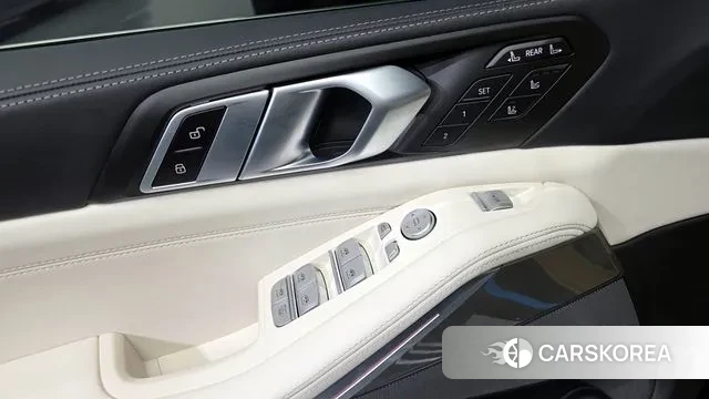 BMW X7 (G07) 2024 Черный из Кореи, фото 5