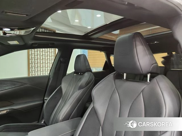 Lexus RX500h 5th generation 2024 Светло-серебряный цвет из Кореи, фото 5