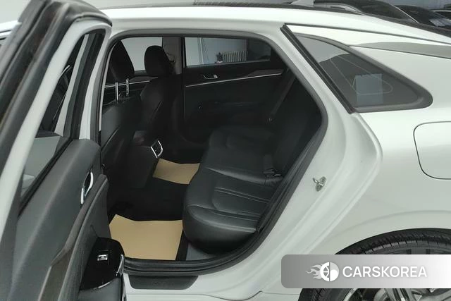 Kia K5 2023 Белый из Китая, фото 5