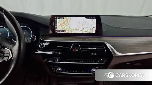 BMW 5 Series (G30) 2019 Белый из Кореи, фото 5