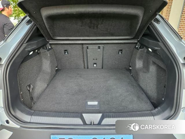 Volkswagen ID.4 2022 Светло-серебряный цвет из Кореи, фото 5