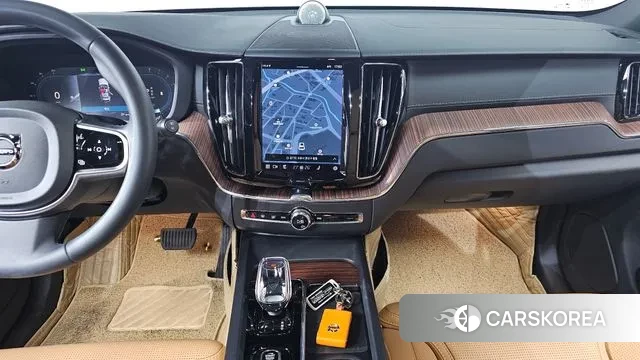 Volvo XC60 second Generation 2022 Белый из Кореи, фото 5