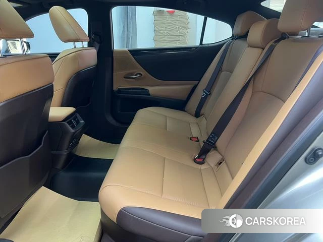 Lexus ES 2021 Серебристо-серый из Китая, фото 5