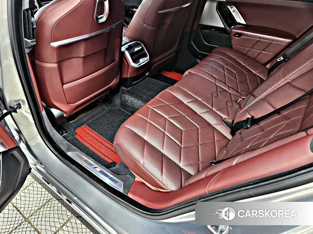 BMW 7 Series (G70) 2023 Песочный из Кореи, фото 5