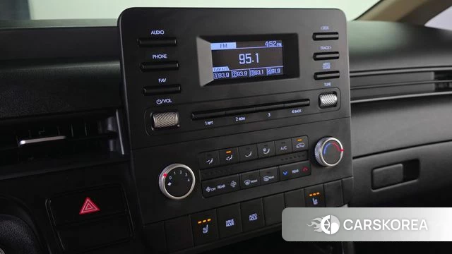 Hyundai Staria 2023 Белый из Кореи, фото 5