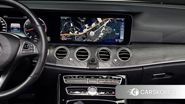 Mercedes-Benz E-Class W213 2018 Белый из Кореи, фото 5