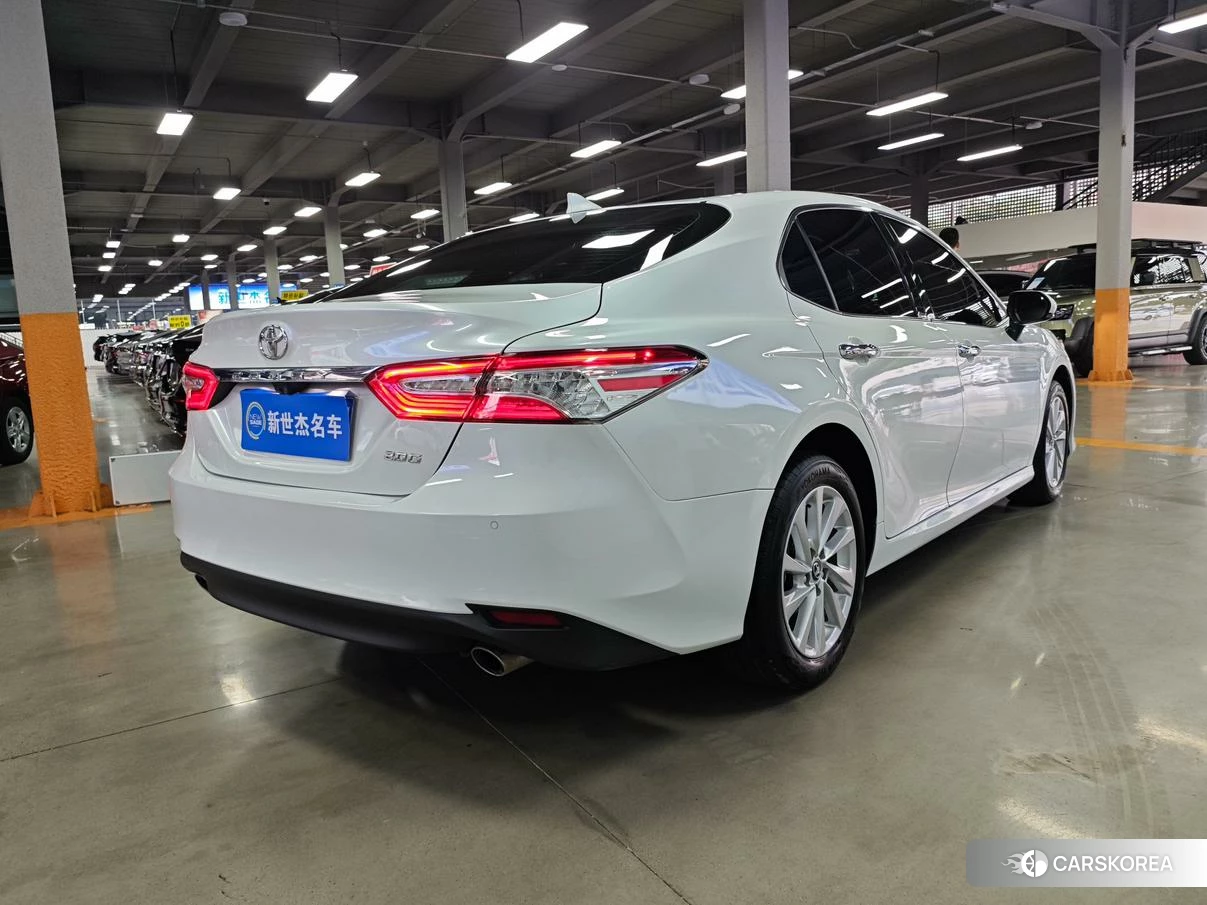 Toyota Camry 2023 Белый из Китая, фото 5