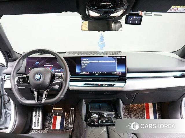 BMW i5 (G60) 2023 Светло-серебряный цвет из Кореи, фото 5