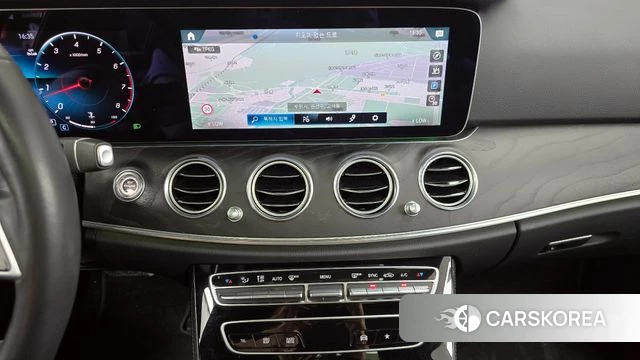 Mercedes-Benz E-Class W213 2021 Серебряный из Кореи, фото 5