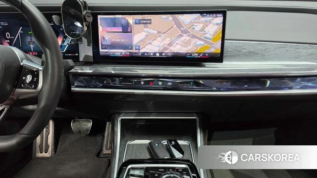 BMW 7 Series (G70) 2023 Черный из Кореи, фото 5