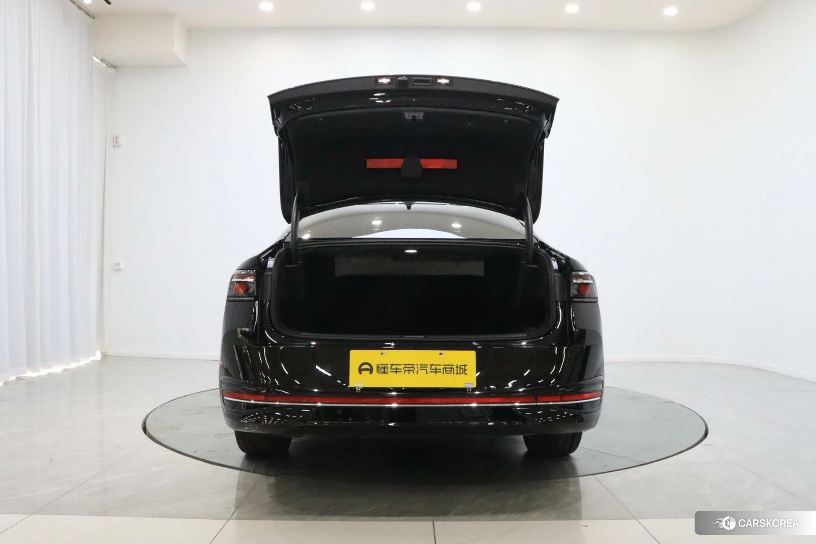 Volkswagen Magotan 2024 Черный из Китая, фото 5