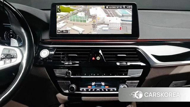 BMW 5 Series (G30) 2022 Серебристо-серый из Кореи, фото 5