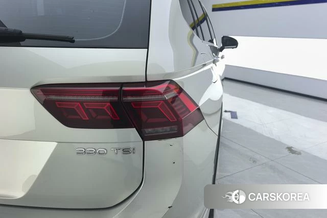 Volkswagen Tiguan L 2022 Темно-серый из Китая, фото 5