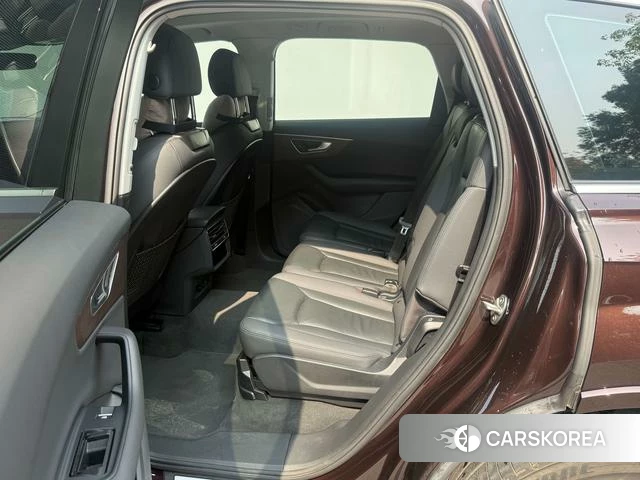 Audi Q7 2021 Коричневый из Китая, фото 5
