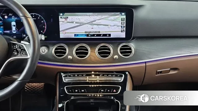 Mercedes-Benz E-Class W213 2022 Белый из Кореи, фото 5