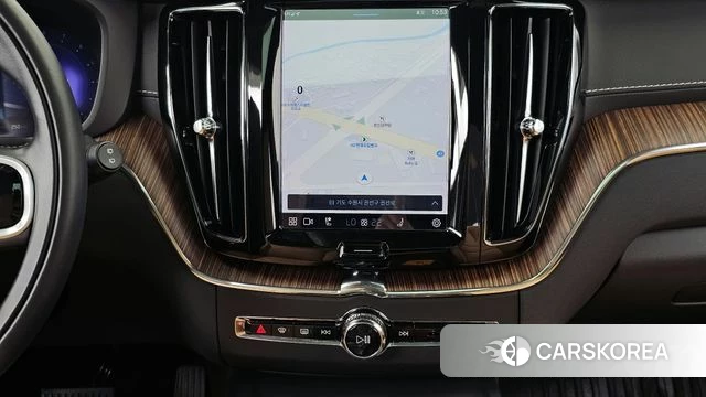 Volvo XC60 second Generation 2022 Белый из Кореи, фото 5