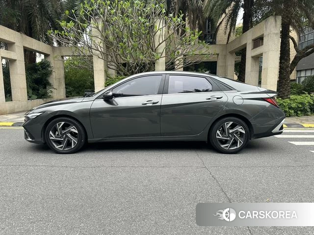 Hyundai Elantra 2024 Темно-серый из Китая, фото 5