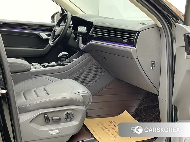 Volkswagen Touareg 2024 Черный из Китая, фото 5