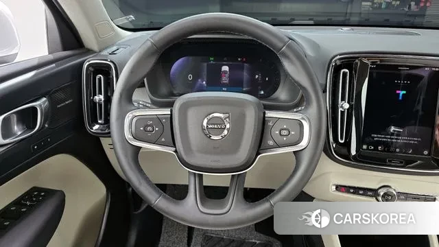 Volvo XC40 2024 Белый из Кореи, фото 5