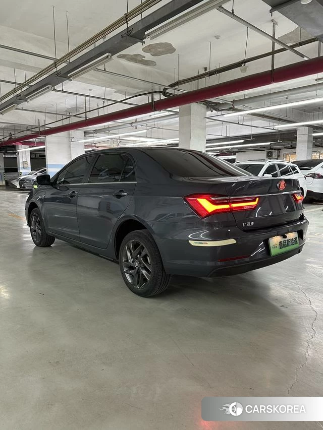 BYD Qin Yu 2020 Темно-серый из Китая, фото 5