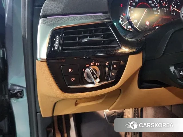 BMW 5 Series (G30) 2018 Серый из Кореи, фото 5