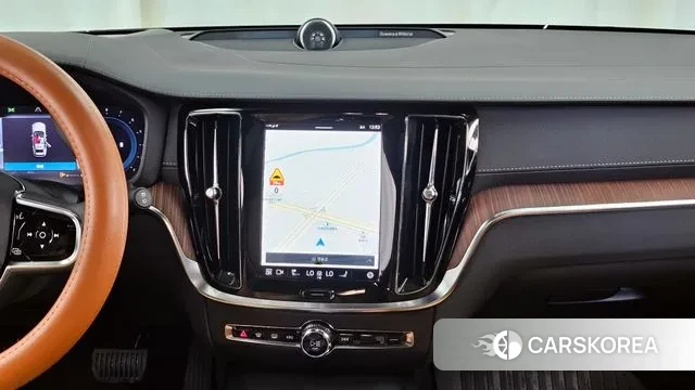 Volvo V60 Cross-Country 2nd Generation 2023 Белый из Кореи, фото 5