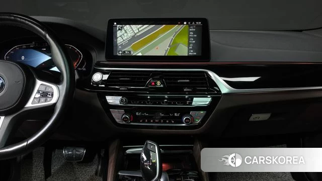 BMW 5 Series (G30) 2021 Серебристо-серый из Кореи, фото 5