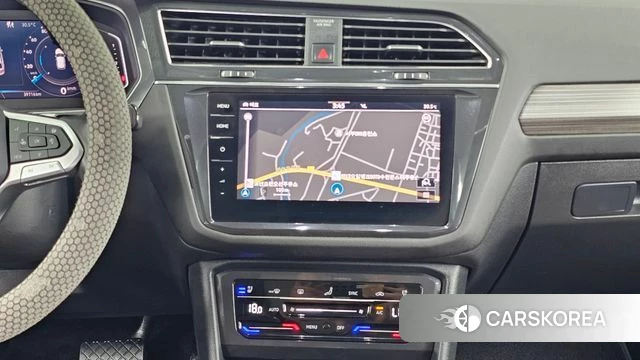 Volkswagen Tiguan Allspace 2023 Белый из Кореи, фото 5