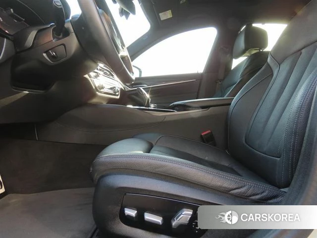 BMW 5 Series (G30) 2023 Белый из Кореи, фото 5