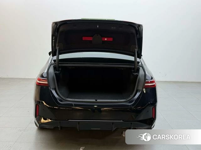 BMW i5 (import) 2024 Черный из Китая, фото 5