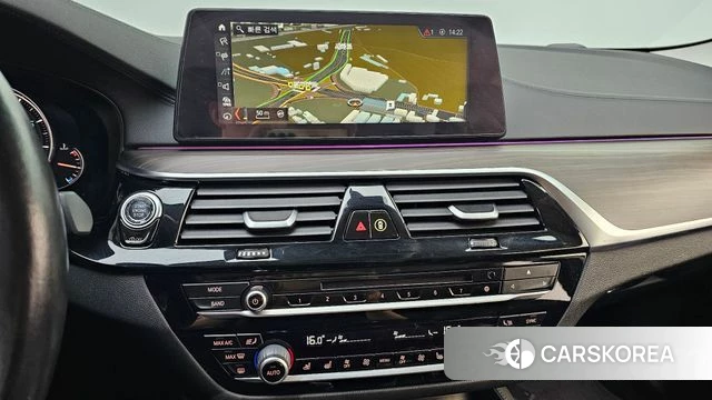 BMW 5 Series (G30) 2018 Белый из Кореи, фото 5