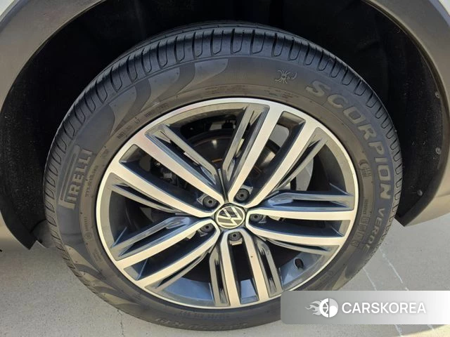 Volkswagen Tiguan second Generation 2023 Белый из Кореи, фото 5
