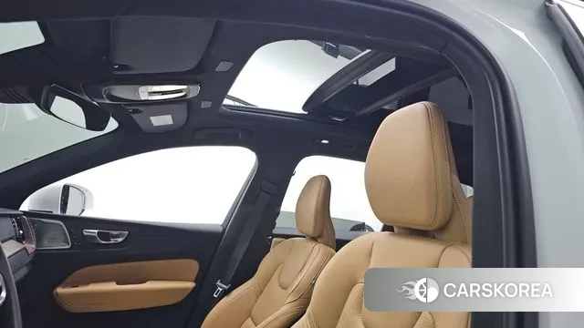 Volvo XC60 second Generation 2023 Белый из Кореи, фото 5