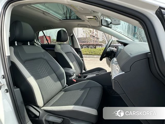 Volkswagen Golf 2023 Белый из Китая, фото 5